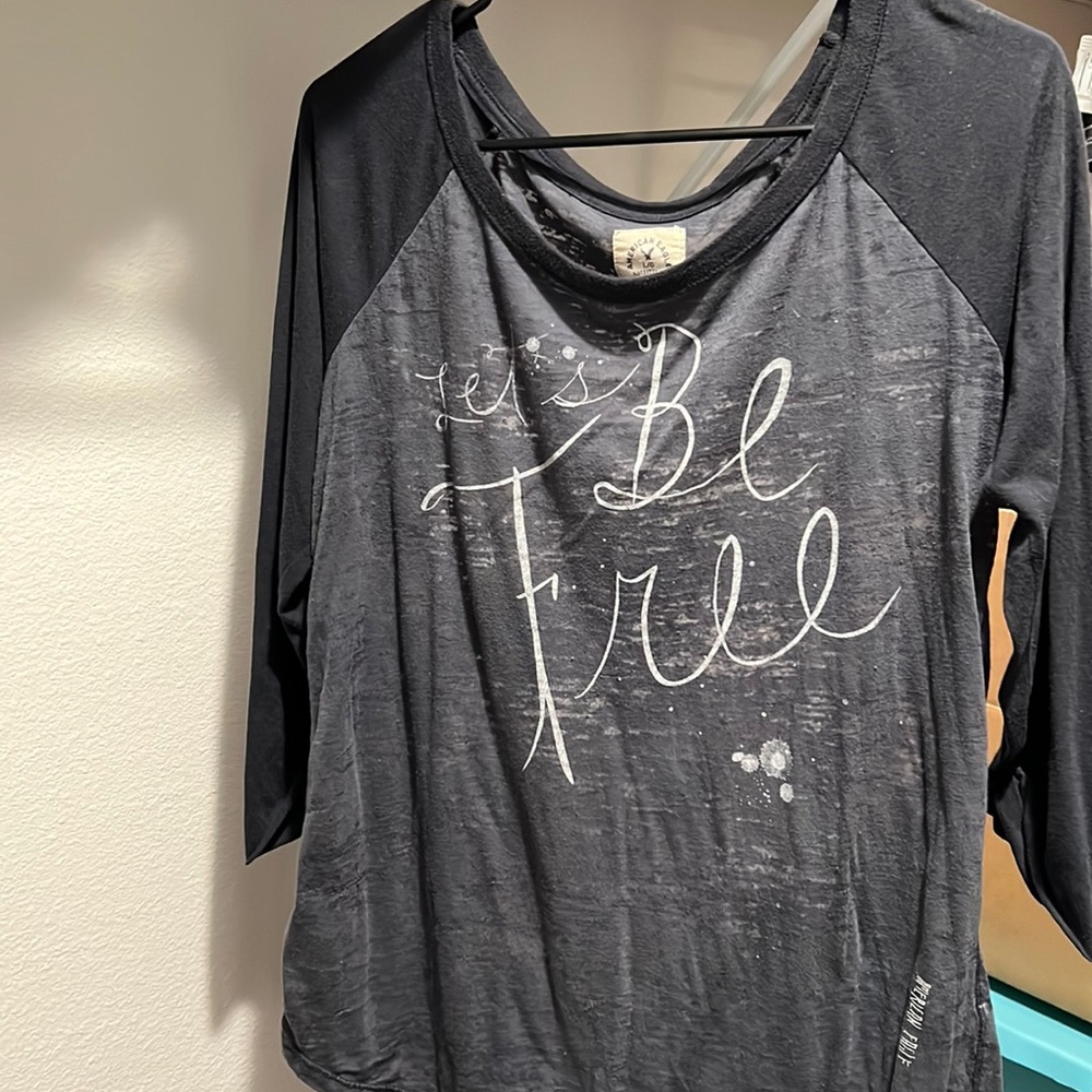 American Eagle tee size large - 3/4 length sleeve